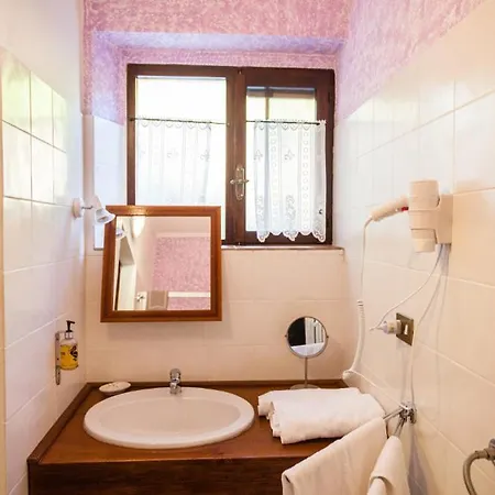 Sleeps 2 Pool Wifi T762444 * Piobbico